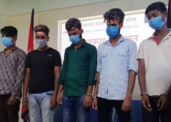 पेस्तोल देखाएर रकम असुल्ने गिरोहका ५ जना पक्राउ