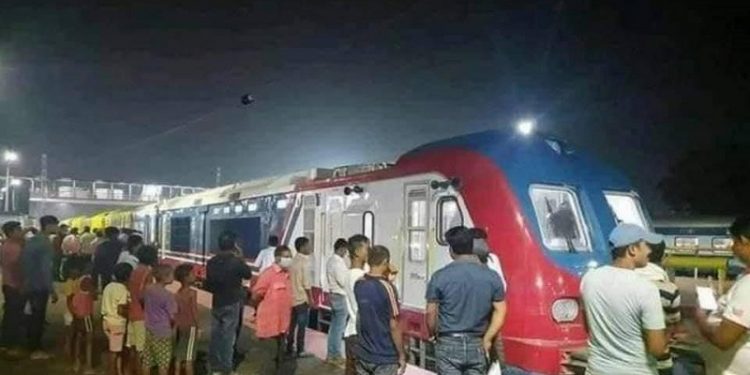नेपालको झण्डा अङ्कित दुई वटा रेल आज जनकपुर आउँदै