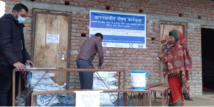 रौतहटको राजदेवी नपामा पौष्टिक आहार वितरण