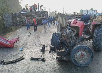 बस र ट्रयाक्टर एकआपसमा ठोक्किदा चार जना घाइते