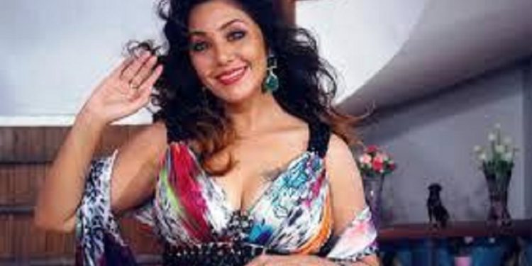 महानायिकाको उपाधी अभिनेत्री करिश्मा मानन्धरलाई