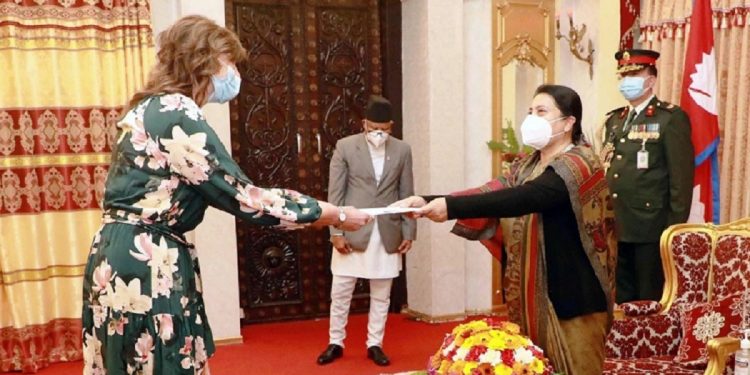 राजदूतद्वारा ओहोदाको प्रमाणपत्र पेश