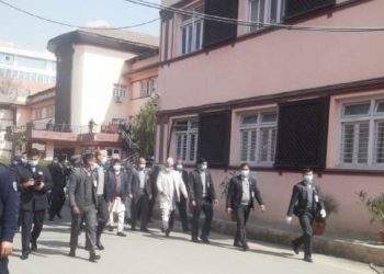 अवहेलना मुद्दामा लिखित जवाफ बुझाएर फर्किए प्रधानमन्त्री ओली