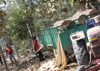 सशस्त्र प्रहरीद्वारा ट्याक्टरसहित बेवारिसे काठ बरामद