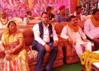 प्रशासनको निर्देशन अटेर गर्दै प्रदेश प्रमुख सार्वजनिक कार्यक्रममा