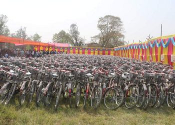 नारी दिवसको अवसरमा २७ विद्यालयका १५ सय छात्रालाई साइकल वितरण