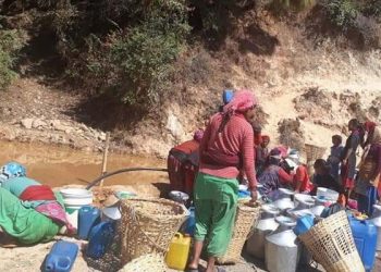 मुहान सुकेपछि डेढ घण्टा हिँडेर खानेपानी ओसार्नुपर्ने बाध्यता