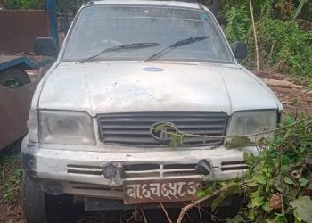 रौतहटमा काठ तस्करी अझै रोकिएन, सालको काठसहित कार बरामद चालक फरार