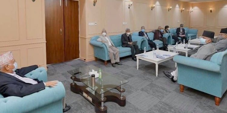 माधवको टेको लिएरै अध्यक्ष ओली अघि बढ्ने