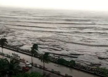 चक्रवातका कारण भारतमा १२ जनाको ज्यान गयो, एक लाख ५० हजार जना विस्थापित