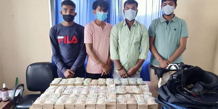 ८२ लाखसहित वीरगंजबाट ३ भारतीय र एक नेपाली नागरिक पक्राउ