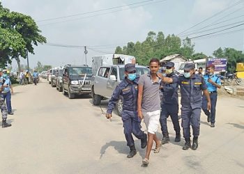 खानेपानी मन्त्री झालाई कालो झण्डा, तीनजना पक्राउ
