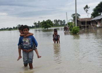 महाकालीको बाढीले बस्ती डुबानमा, प्रभावितलाई छाक टार्नै मुस्किल