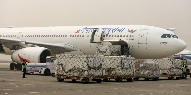 चीनको अनुदान: ८ लाख डोज खोप नेपाल आइपुग्यो