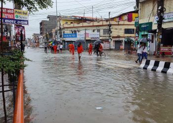लगातारको वर्षाले जनकपुर जलमग्न, मुख्य चौकहरुमा पनि पानी ( भिडियो )