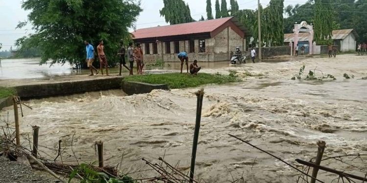 नदिको बाढिले सप्तरीमा झण्डै २ सय घर डुबानमा