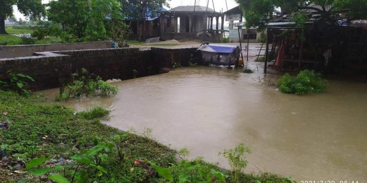 सप्तरीको चन्द्रनहर भत्किदा झण्डै पाच सय भन्दा बढि घर डुबानमा