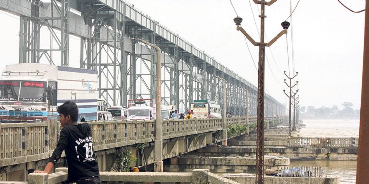 कोसी ब्यारेजको विकल्पमा नयाँ सडक र पुल निर्माण हुने