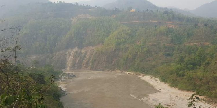 त्रिशुली नदीमा माछा मार्ने क्रममा एक युवा बेपत्ता