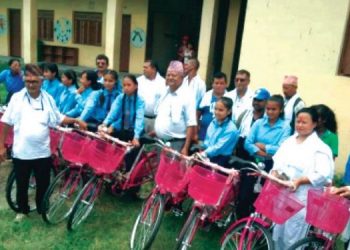 ५१ जना छात्रालाई साइकल वितरण