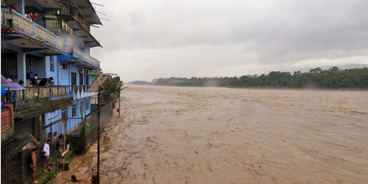 बाढीले १५० घर डुबानमा