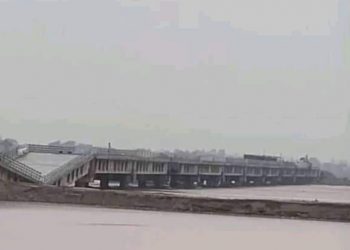 निर्माण नसकिँदै कमला नदीको पुलको स्पान धसियो
