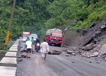 नारयणगढ–मुग्लिन सडकखण्ड अवरुद्ध