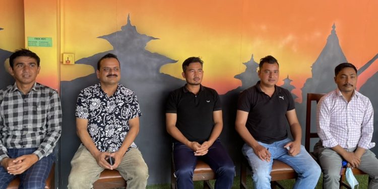 सरकारले ७२ घण्टा भित्र पेट्रोलियम पदार्थको मूल्यवृद्धि फिर्ता नगरे पेट्रोल पम्प र ट्यांकर बन्द गर्ने चेतावनी