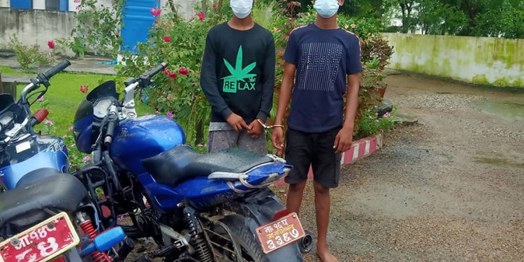 चोरीका मोटरसाइकलसहित दुई जना पक्राउ