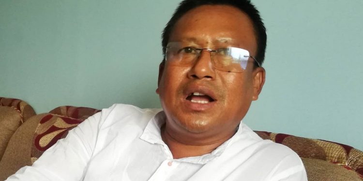 मेयर चौधरीले सेवाग्राहीलाई कार्यालयमै थुने