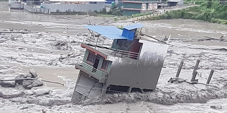 मेलम्ची बाढी अपडेट : नौ पक्की र आठ कच्ची घर बगायो