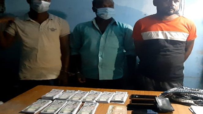 ९ लाख ९३ हजार बराबरको नक्कली नेपाली नोटसहित ३ जना पक्राउ