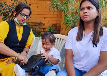 न्यायको लागि भौतारिदै ‘कुमारी आमा’ निहारिका