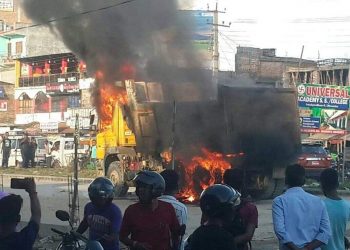 जनकपुरधामको पिडारी चोकमा टिपरको ठक्करबाट १ जनाको मृत्यू, स्थानीयले लगाए आगो
