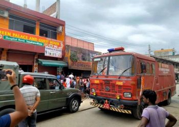 जनकपुरधामको अस्पताल रोडमा रहेको एक कपडा पसलमा भिषण आगलागी
