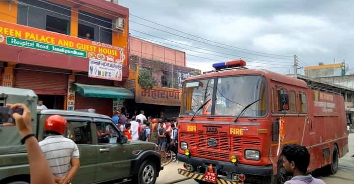 जनकपुरधामको अस्पताल रोडमा रहेको एक कपडा पसलमा भिषण आगलागी