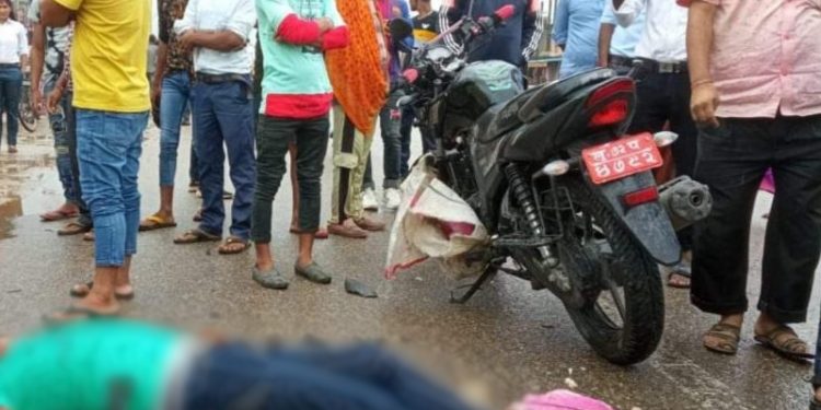 धनुषाको ढल्केवरमा मोटरसाइकल दुर्घटना, एक जनाको मृत्यु