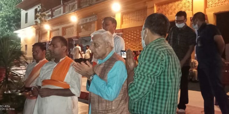 प्रदेश प्रमुख मिश्र महागंगा आरतीमा सहभागी