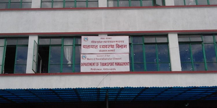 लाइसेन्सको आवेदन अनिश्चितकाल बन्द, ३ लाखले परीक्षा र ६ लाखले कार्ड कुर्दै