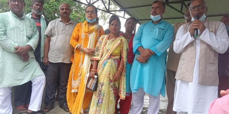 संविधान दिवसका अवसरमा प्रसिद्ध नोचा पोखरी सरसफाई गरियो