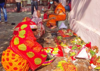 जनकपुरधाम लगायतको शक्तिपीठहरुमा खोइँच भर्ने र लडुडु चढाउने श्रद्धालुको घुइँचो