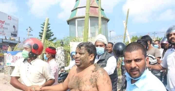 नेपाल खानेपानी कार्यालय जनकपुरधामका प्रमुखलाई कालोमोसो दल्दै नगर परिक्रमा