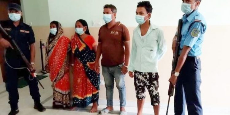 महोत्तरीमा बोक्सी आरोपमा महिलालाई मलमुत्र खुवाएर कपाल कटियो, चारजना पक्राउ