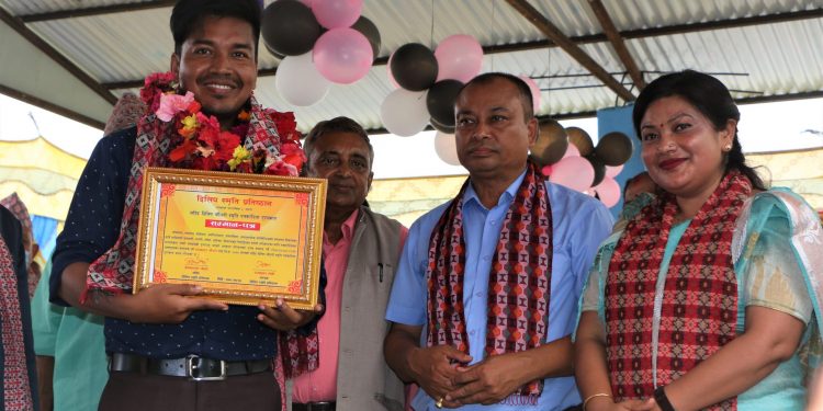 पत्रकार चौधरीलगायत दुई जनालाई दिलीप चौधरी स्मृति पत्रकारिता पुरस्कार प्रदान गरियो