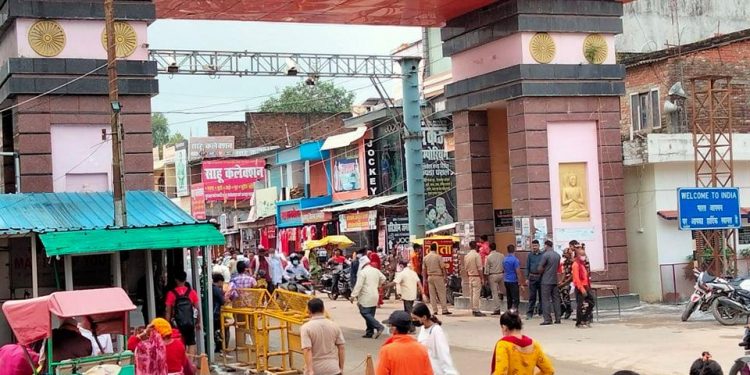 सीमा नाकामा चहलपहल :  बढायो कोरोना जोखिम