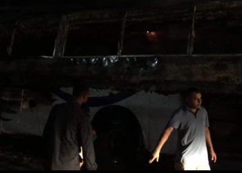 गुडिरहेको यात्रुबसमा आगलागी, सामान जलेर नष्ट