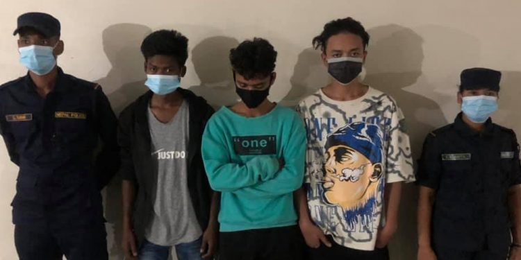 लागुऔषध सहित तिन जना पक्राउ