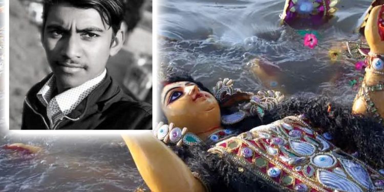 दुर्गाको मुर्ति सेलाउन गएका एक युवकको पोखरीमा डुबेर मृत्यु