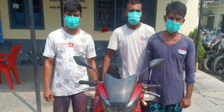 चोरीको मोटरसाइकलसहित वीरगञ्जबाट ३ जना पक्राउ