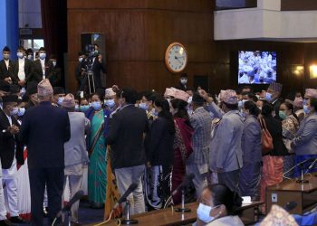 संसद बैठक : एमाले सांसदका अवरोधका बीच वार्षिक प्रतिवेदन पेश